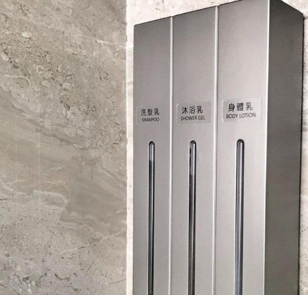 卫生间玻璃贴膜方法