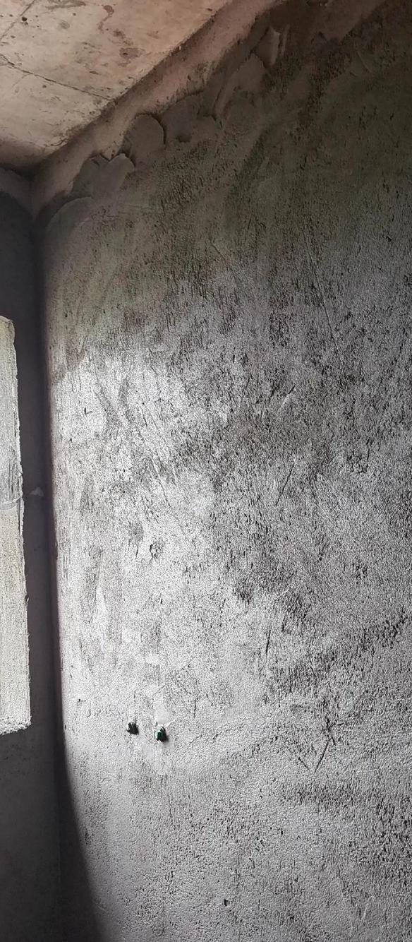 上墙是泡水砖好还不泡好